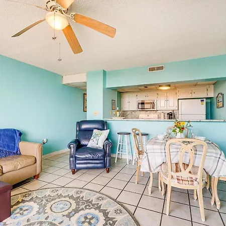 Bright Carolina Beach Condo Public Beach On-Site
